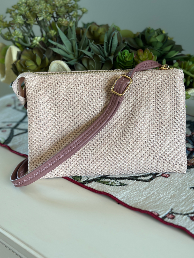 Izzy Straw Woven Crossbody in Mauve