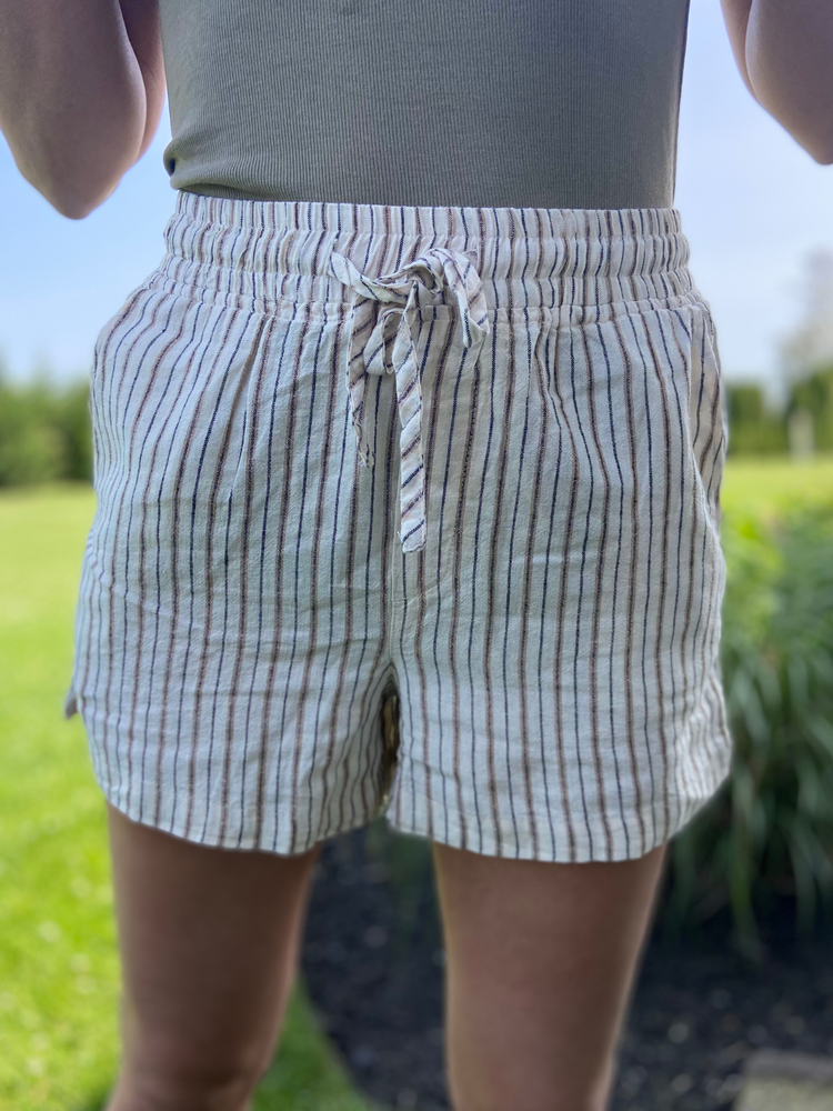 Sade Shorts In Off White Safari Stripe - Wild Magnolia