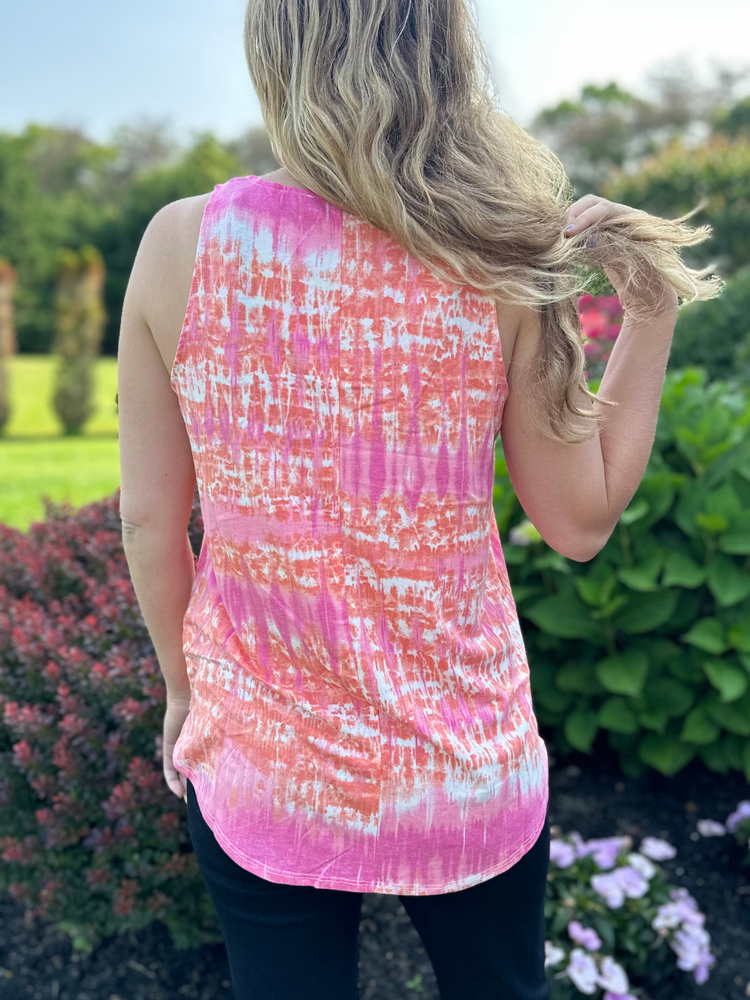 Coral & Pink Sleeveless Tank Top in Curvy