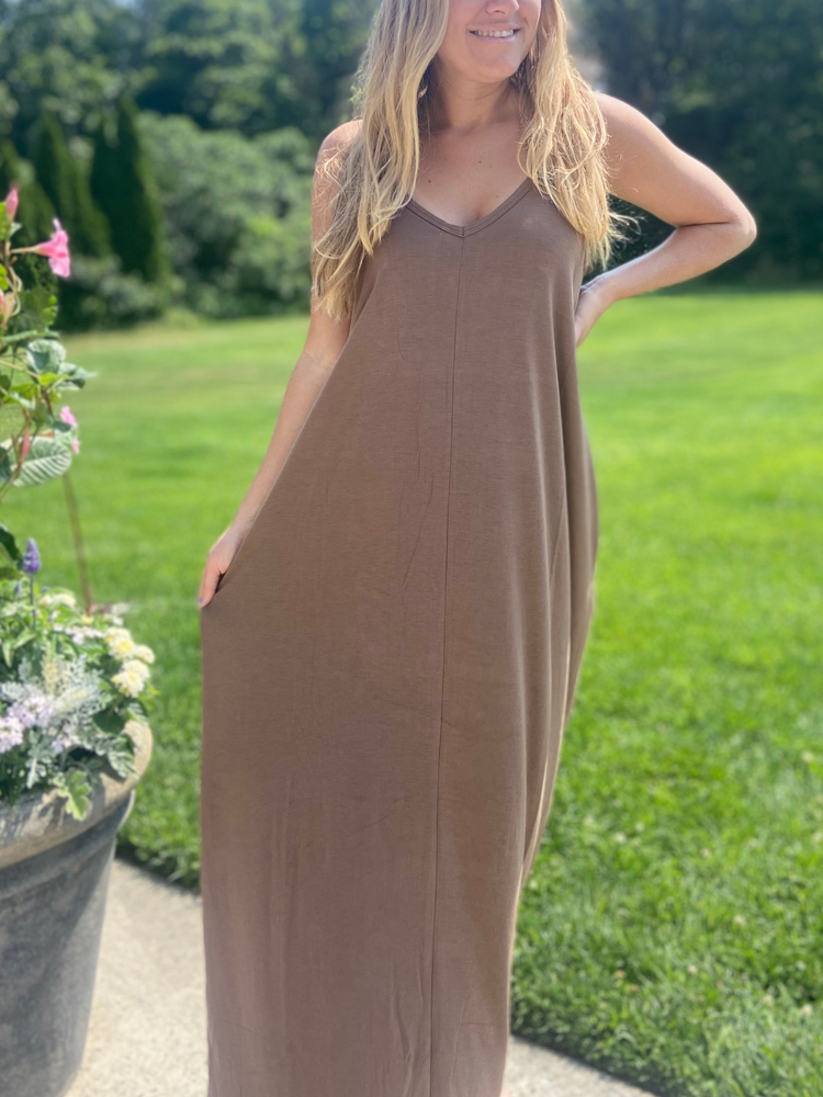 Mocha Maxi Dress with Pockets Curvy no