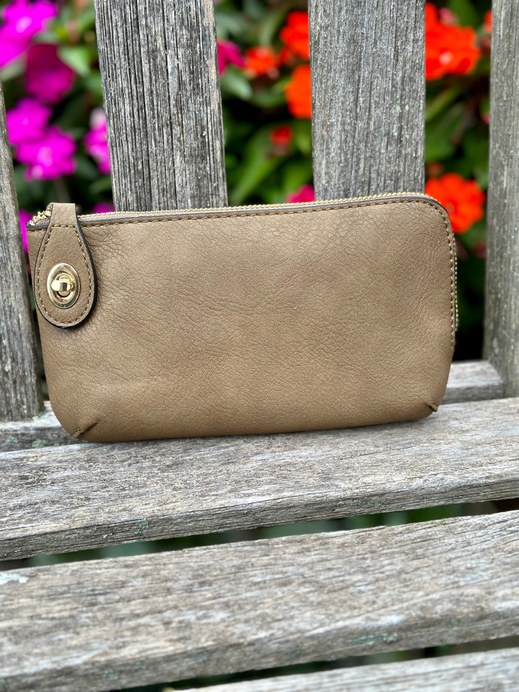 Kendall Crossbody Wristlet in Khaki