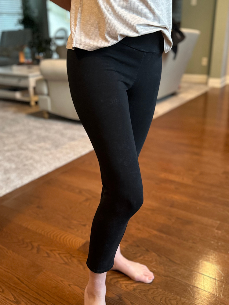 Mineral Wash Cropped Curvy Leggings in Black