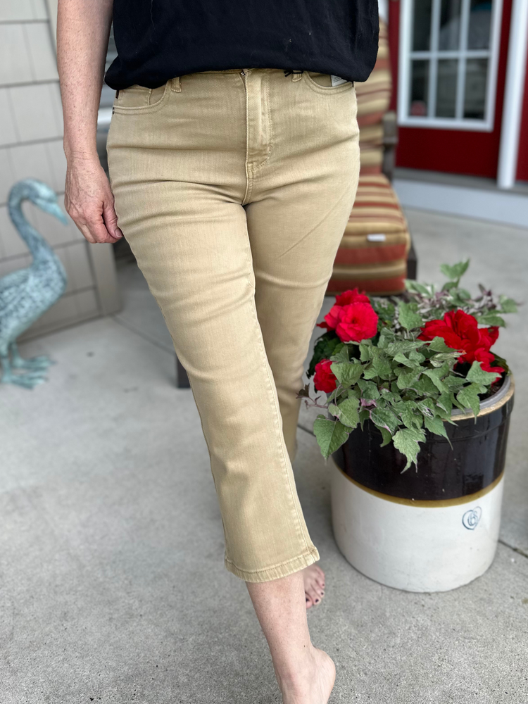 Judy Blue Midrise Dyed Capris in Khaki