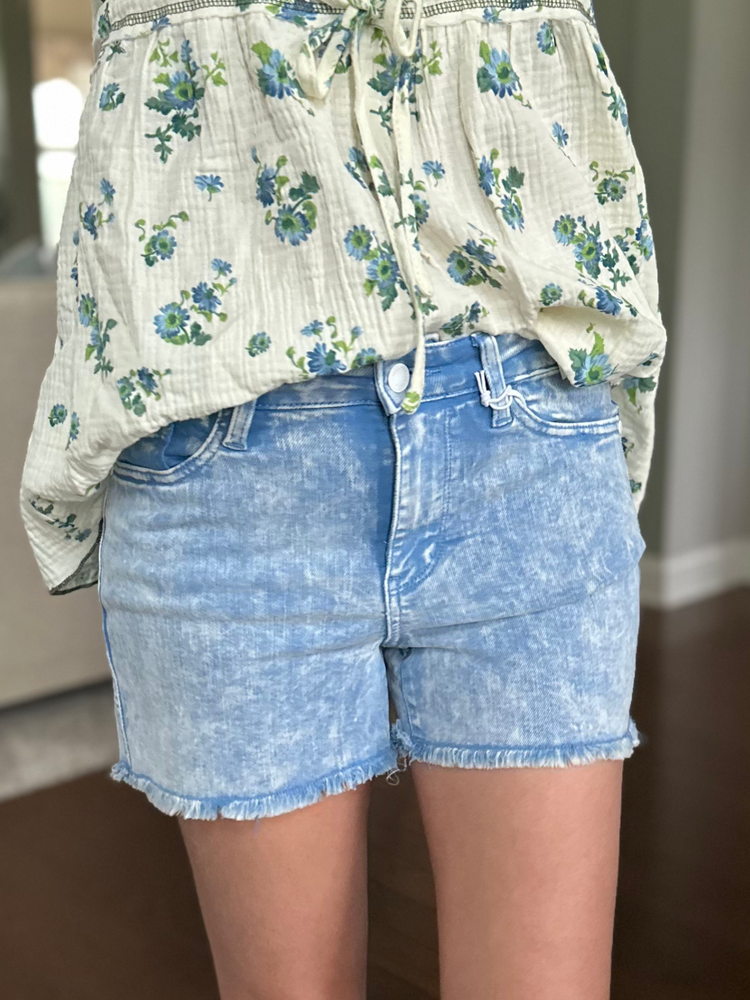 Judy Blue Midrise Shorts in Cyan
