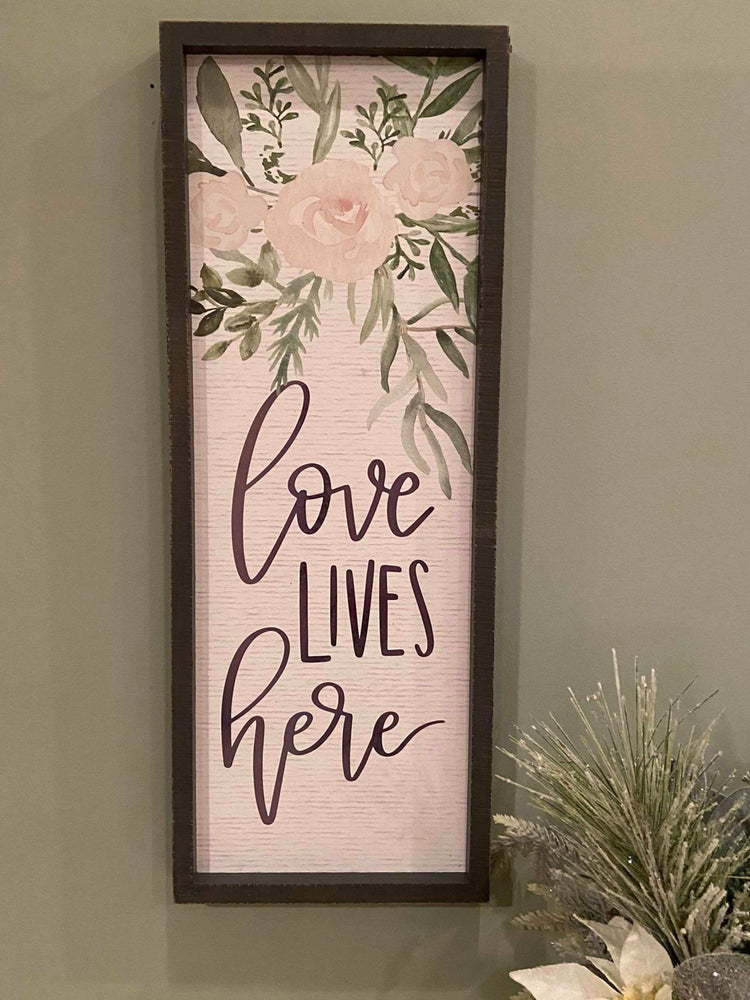 Love Lives Here Box Sign - Wild Magnolia