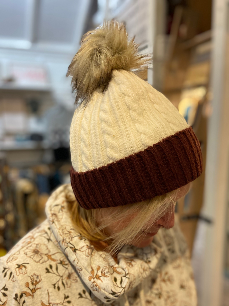 Cable Knit Cuff Beanie with Faux Fur Pom Pom Burgundy